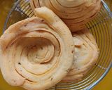 A picture of step 4 of Crispy layered puri.