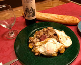 Foto del paso 5 de la receta: Huevos rotos con jamón ibérico, boletus y un toque de trufa
