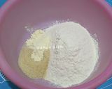 Foto langkah ke 1 dari resep Sausage Bolognaise Bread.