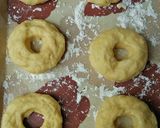 Foto langkah ke 5 dari resep Donat empuk tanpa ulen.