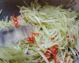 Foto langkah ke 4 dari resep Tumis labu siam dan udang.