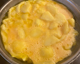 Foto del paso 5 de la receta: Tortilla rellena light y rápida (truco) y gordita y esponjosa