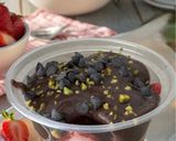 Foto del passaggio 7 della ricetta Fragole con Amaretti e Crema di Cioccolato con Biscotti Digestive