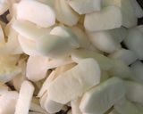 Hình bước làm 1 của món Củ năng đường nâu lá dứa