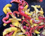 Une image de l'étape 6 de Poivrons bicolores marinés cumin, ail et coriandre à la plancha.
