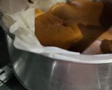 Foto langkah ke 4 dari resep Basque Burnt Cheesecake.