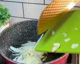 Foto langkah ke 3 dari resep Saffron Vegetables Soup.