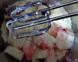 A picture of step 3 of Rose Icecream cake.