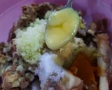 A picture of step 2 of Kac'chay gosht ki biryani.