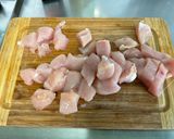 Une image de l'étape 1 de Tajine de poulet aux légumes et pruneaux.