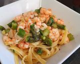 Foto del paso 3 de la receta: Tagliatelle con gambas y espárragos