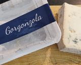 Foto del paso 1 de la receta: Pincho de Bizcocho con Papada ibérica, queso Gorgonzola y Anchoa