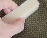 Foto del paso 2 de la receta: Queso de cabra grillado sobre colchón de rúcula y más