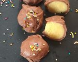 A picture of step 5 of Sattu chocolate ball.