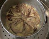 Foto langkah ke 6 dari resep Easy Baking: Steamed Marble Cake (1 egg).