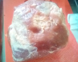 Foto del paso 3 de la receta: Bondiola rellena con pasas uva zanahoria bacon con sals queso