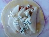 Mini tartines de pera y queso azul