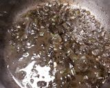 Foto del paso 7 de la receta Choquitos a la plancha en su tinta, con aceite de ajo y perejil