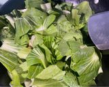Foto langkah ke 2 dari resep Tumis Sayur Sawi Pakcoy (Non Halal / Halal).
