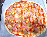Foto del paso 2 de la receta: Pizza con alcachofas, champiñones y jamón york