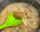 A picture of step 4 of Japanese Mushroom Miso Soup.