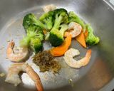 青花椰炒蝦仁佐魩仔魚XO醬的食譜步驟3照片