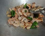 Foto langkah ke 2 dari resep Udang Bumbu Saos Tiram dan Kecap Manis.