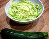 Foto del paso 1 de la receta: Tallarines de zapallito italiano con camarones