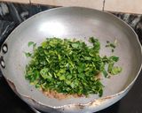 A picture of step 4 of Palak Methi Matar.