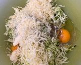 Une image de l'étape 1 de Gaufres de courgettes.