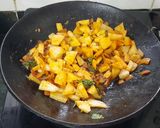 भरलेली सिमला मिरची (bharli shimla mirchi recipe in marathi) रेसिपी स्टेप 2 फोटो 