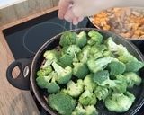 Foto del paso 2 de la receta Salteado de calabaza champiñones y brócoli (guarnición)