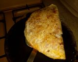 A picture of step 3 of Paratha pizza.