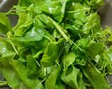 Hình bước làm 1 của món Rau bò khai xào tóp mỡ, tôm và bánh đa nắm Quỳnh Côi