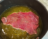 Foto del paso 2 de la receta: Filetes de ternera en salsa de zanahoria y cebolla
