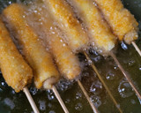 Foto langkah ke 4 dari resep Corndog roti sosis mozarella.