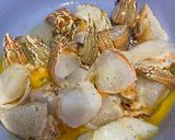 Hình bước làm 1 của món Tôm hùm (Lobster) tẩm bột chiên sốt nấm
