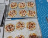 Foto langkah ke 6 dari resep Pizza mini tanpa telur.