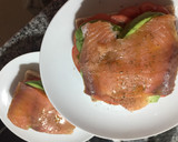 Foto del paso 3 de la receta: Desayuno salmón, aguacate y tomate más rico... 😍