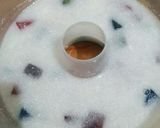Foto langkah ke 3 dari resep Puding Susu Mozaik.