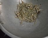 Foto langkah ke 3 dari resep Daun singkong masak santan.