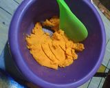 Foto langkah ke 1 dari resep Kulit pangsit ubi kuning.