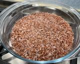 Une image de l'étape 3 de Salade de riz rouge aux tomates, carottes et ciboulette.
