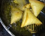 વટાણા અને બટાકા ના પટ્ટી સમોસા (Vatana Bataka Patti Samosa Recipe In Gujarati) રેસીપી સ્ટેપ4ફોટો