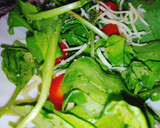 Foto del paso 1 de la receta: Tortilla de papa y acelga con ensalada de rúcula.