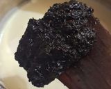 A picture of step 5 of Mulberry Ice cream with fresh cream.
