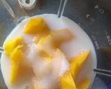 A picture of step 2 of Mango shake.