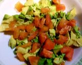 Foto del paso 2 de la receta Ensalada de aguacate con tomate y queso fresco