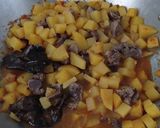 Foto langkah ke 3 dari resep Sambal Goreng Kentang (Dengan Santan).