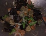 Foto langkah ke 4 dari resep Sapo brokoli daging sosis dan bakso (kuah kental).